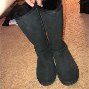 Brand new black uggs!!